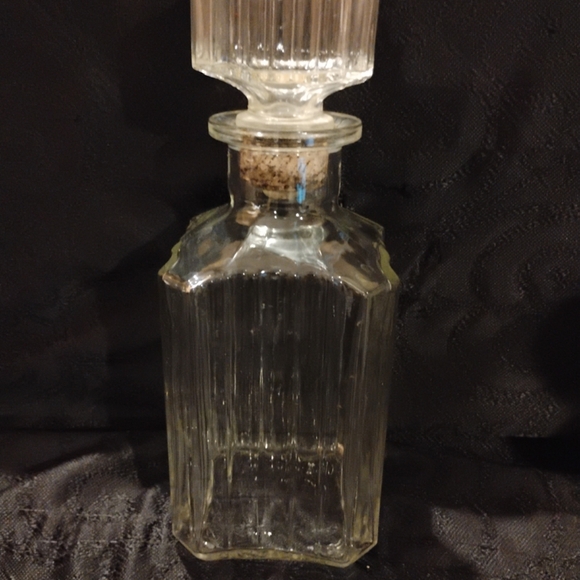 Vintage Bundle Of 4 Glass/Crystal/ Glass Empty Decanters With Matching Stoppers! - Picture 16 of 16